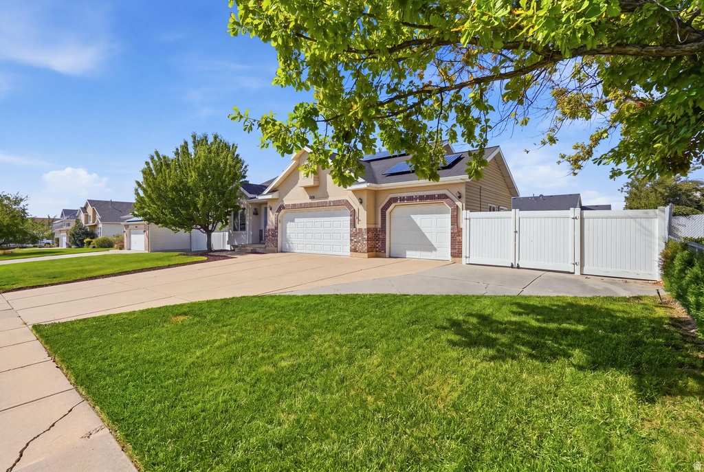 1062 W 200 S photo 2