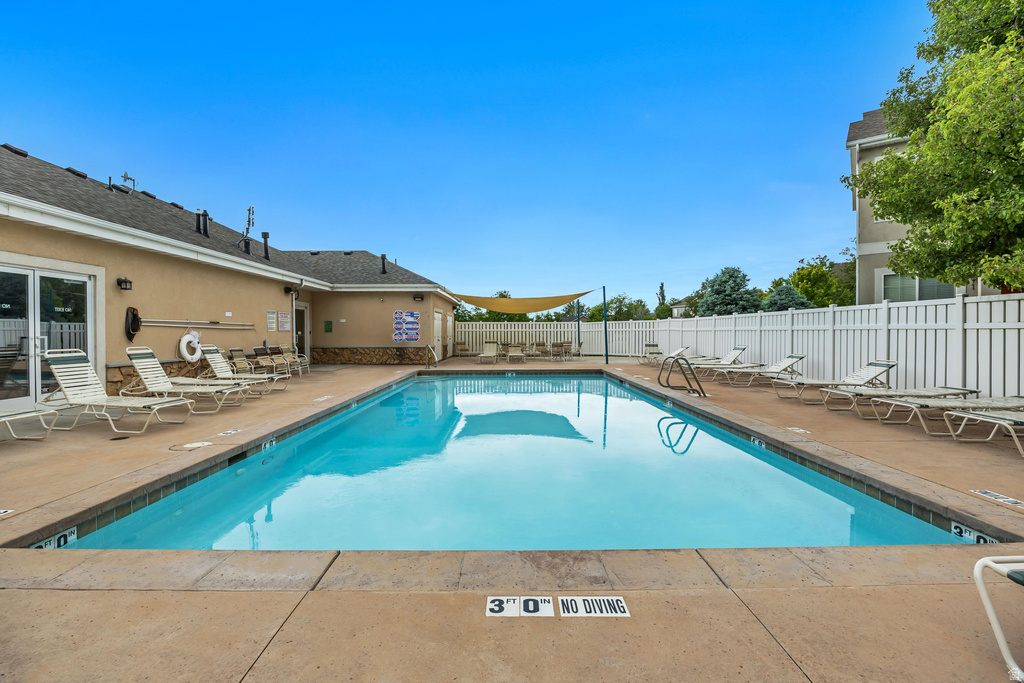 1132 S CANYON MEADOW DR photo 4