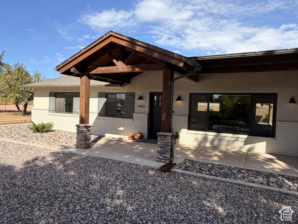 1442 W DIAMOND DR photo 2