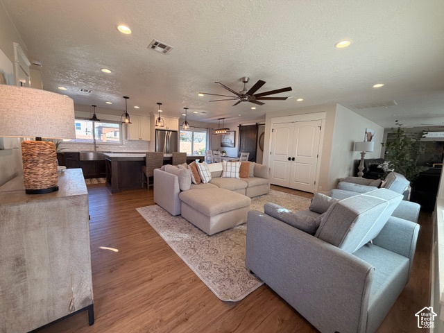 1442 W DIAMOND DR photo 4