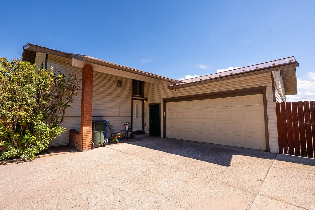 1637 GLACIER ST photo 4