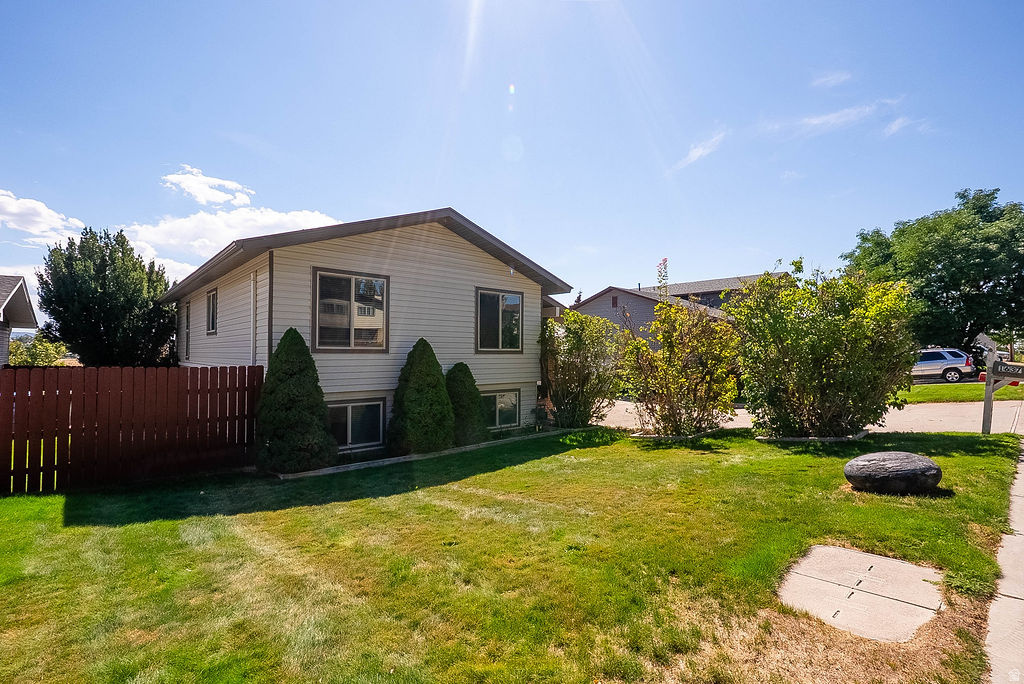 1637 GLACIER ST photo 3