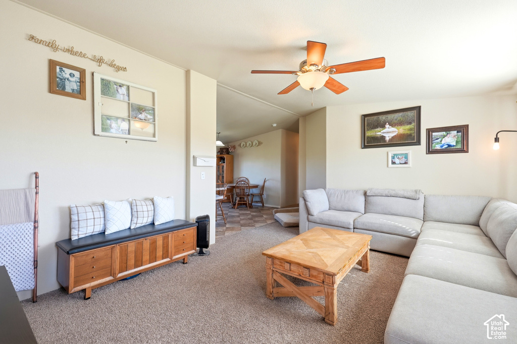 1404 E DICKISON LN photo 4