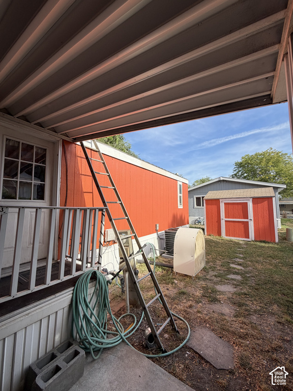 1264 GOLDFINCH ST photo 3