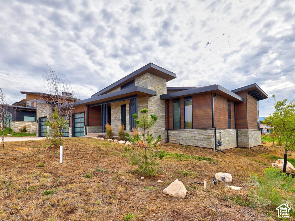 772 N HAYSTACK MOUNTAIN DR photo 2