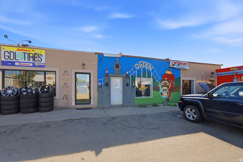 760 WALL AVE photo 3