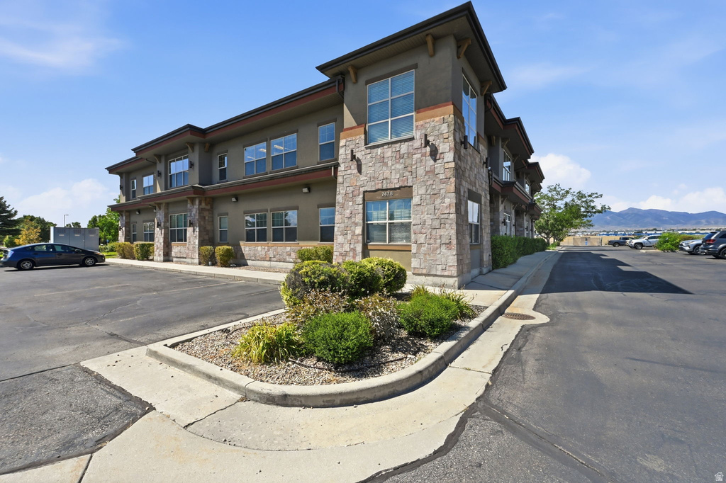 7478 S Campus Dr #201, West Jordan, UT 84084