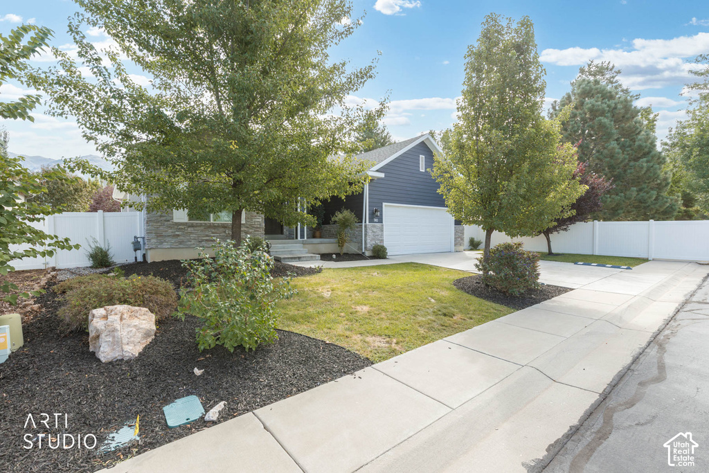 740 N CHAMPION LN photo 4