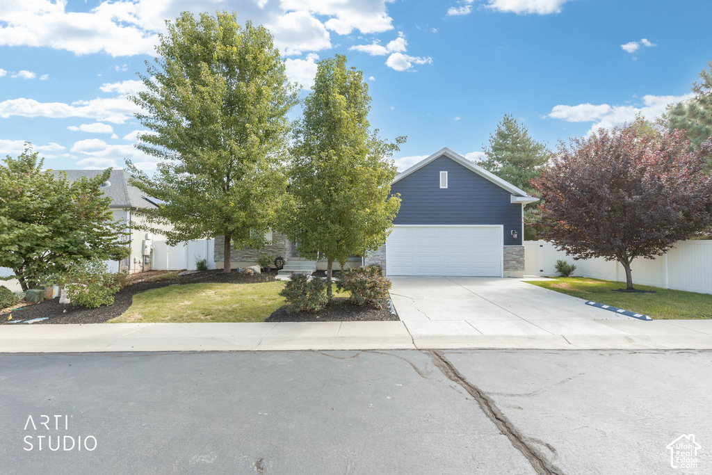 740 N CHAMPION LN photo 3