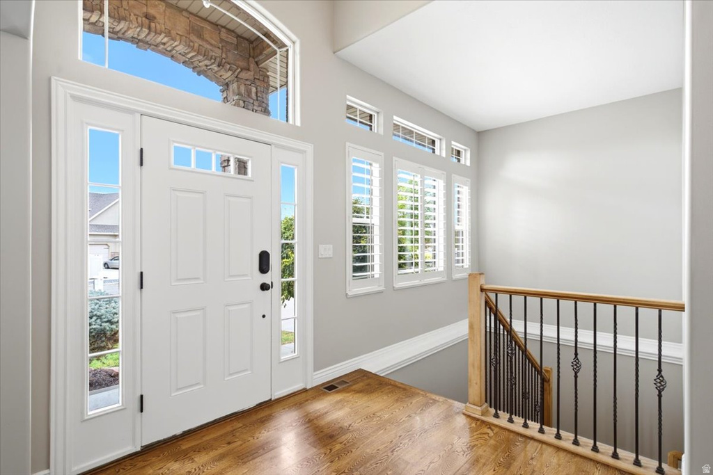 182 N SIERRA W WAY photo 5