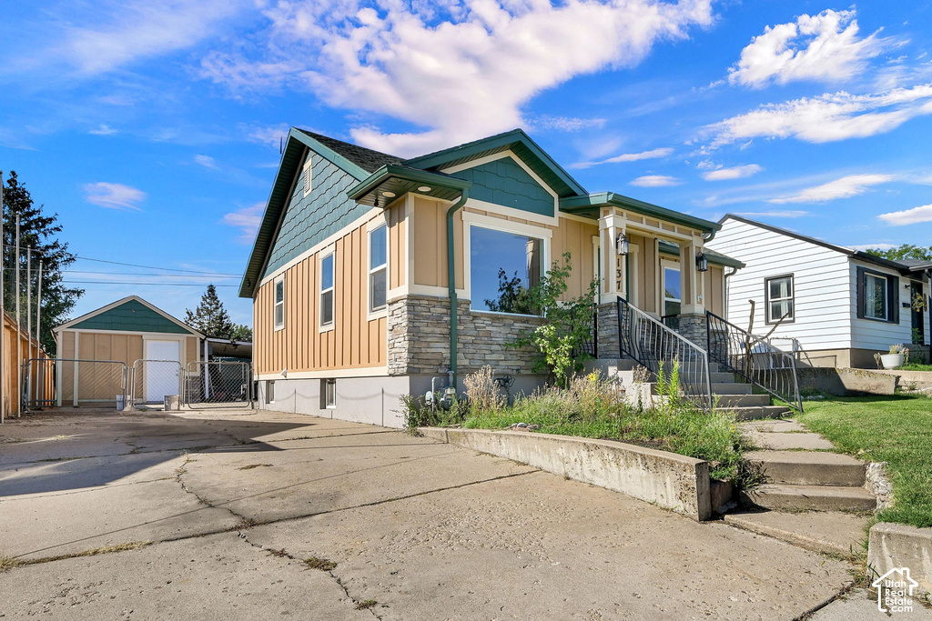 137 COUNTRY DR photo 3