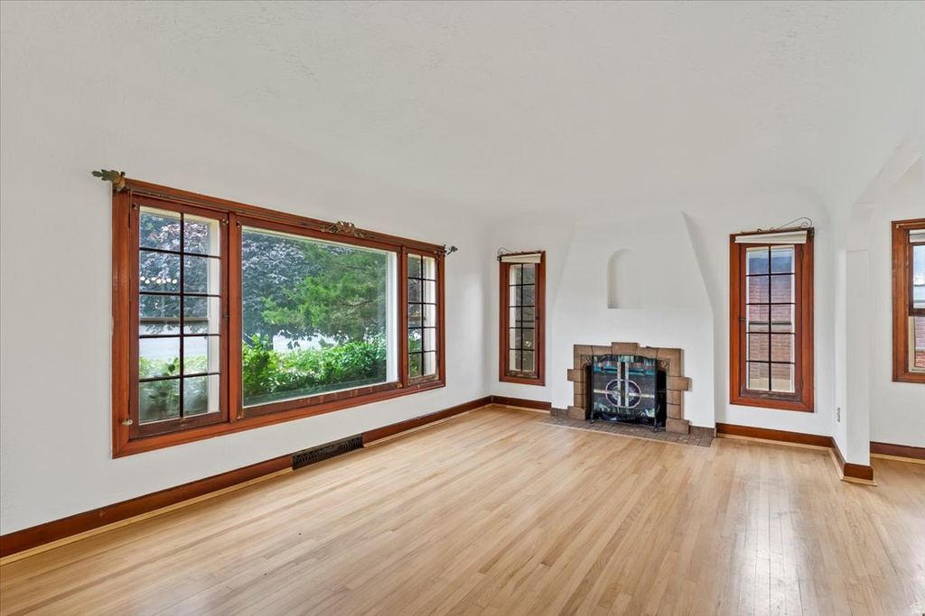 2737 S HARRISON photo 3