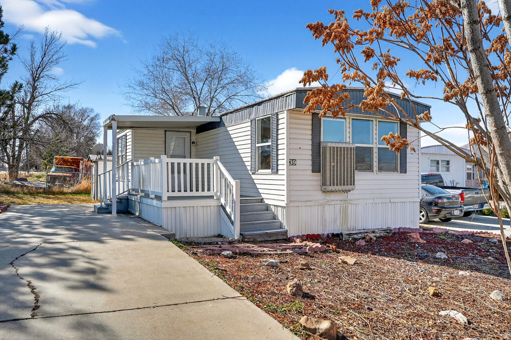 451 N 500 W photo 2