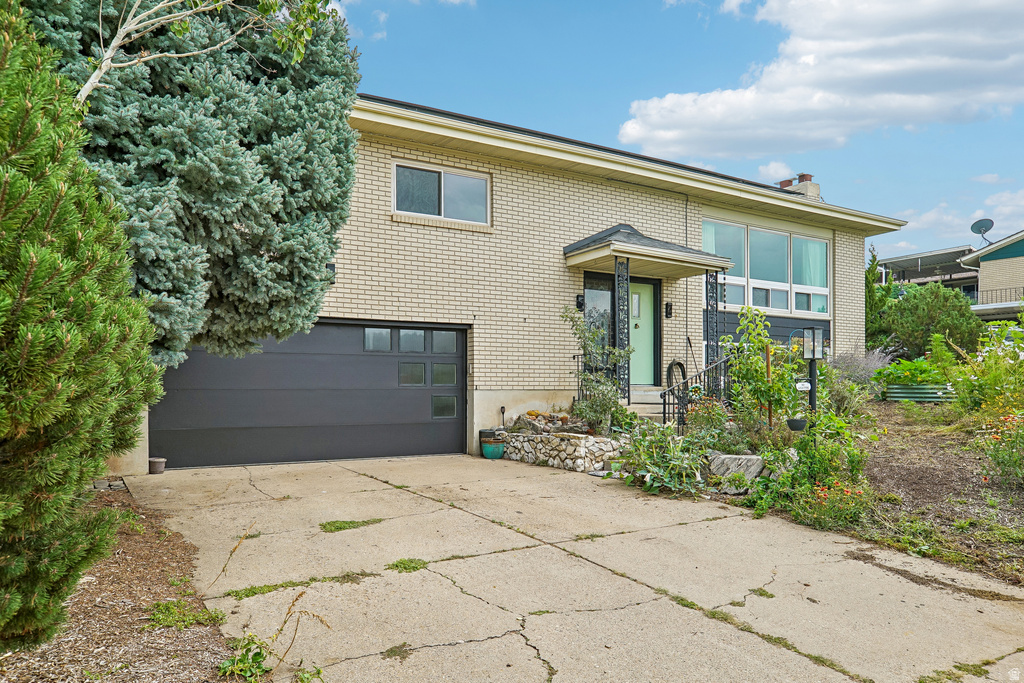 4540 MADISON AVE photo 2