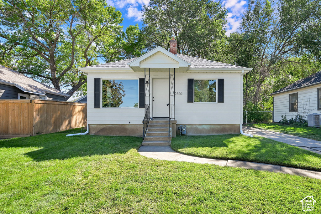 2320 TYLER AVE photo 2