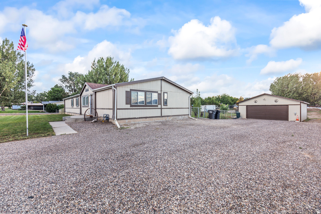 245 N 400 W photo 4