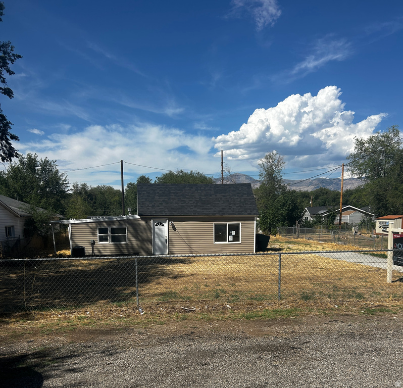 870 W ELLIS ST photo 2