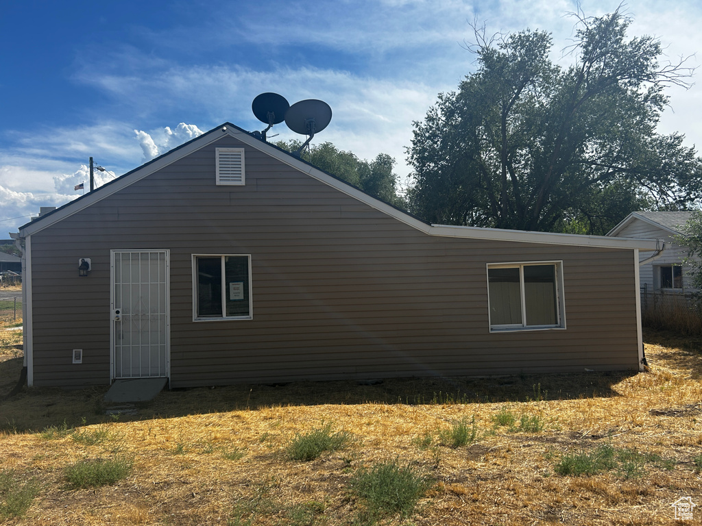 870 W ELLIS ST photo 4