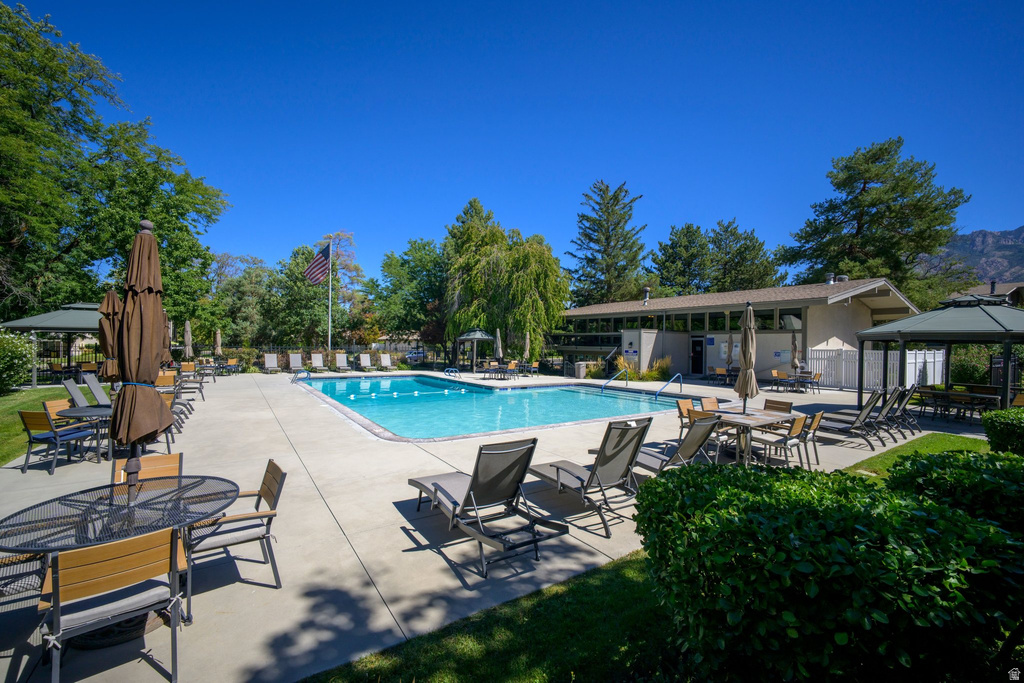 5785 WATERBURY CIR photo 4