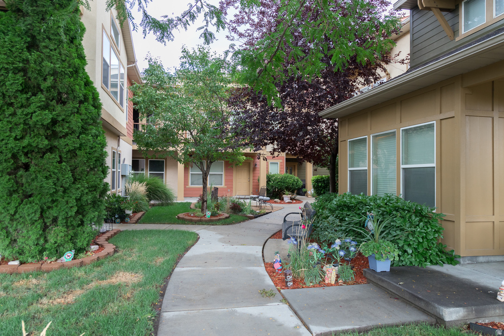 1008 N SHEPARD CREEK PKWY photo 4