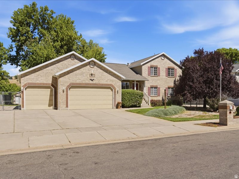 166 HARPER WAY photo 2