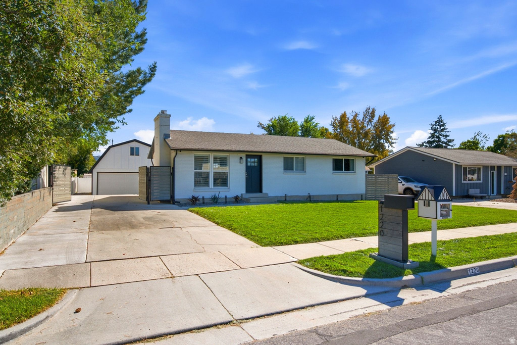 1220 E VIOLET DR photo 2