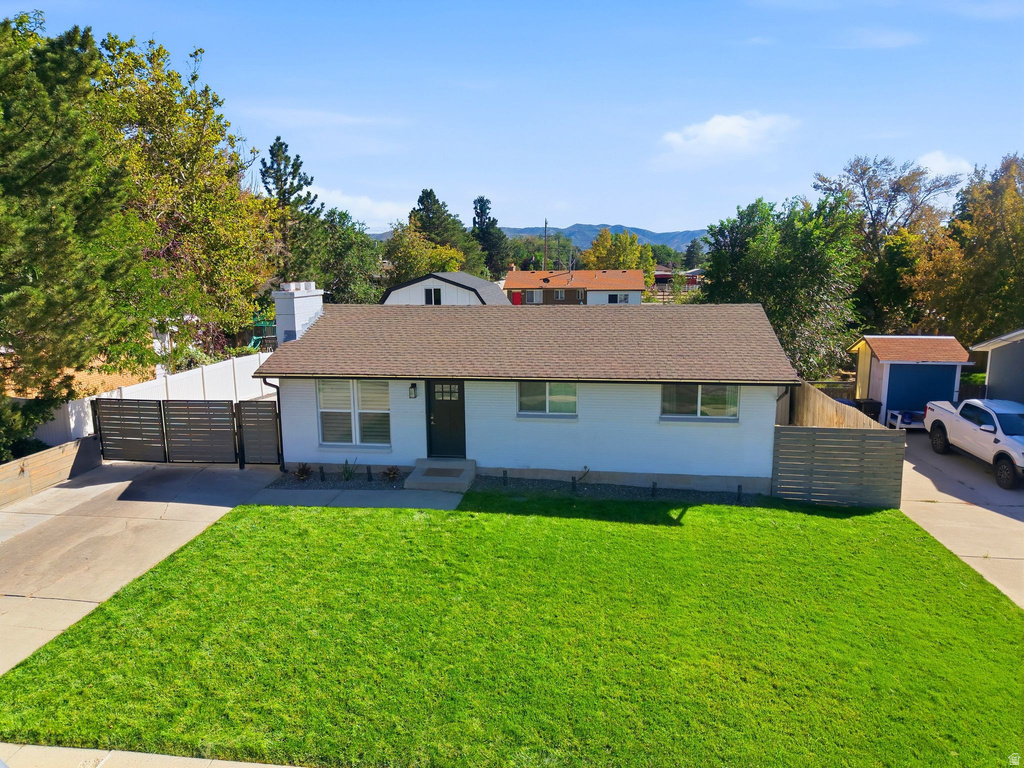 1220 E VIOLET DR photo 3