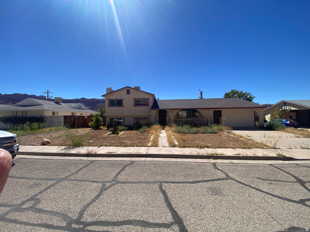 276 HILLSIDE DR photo 3