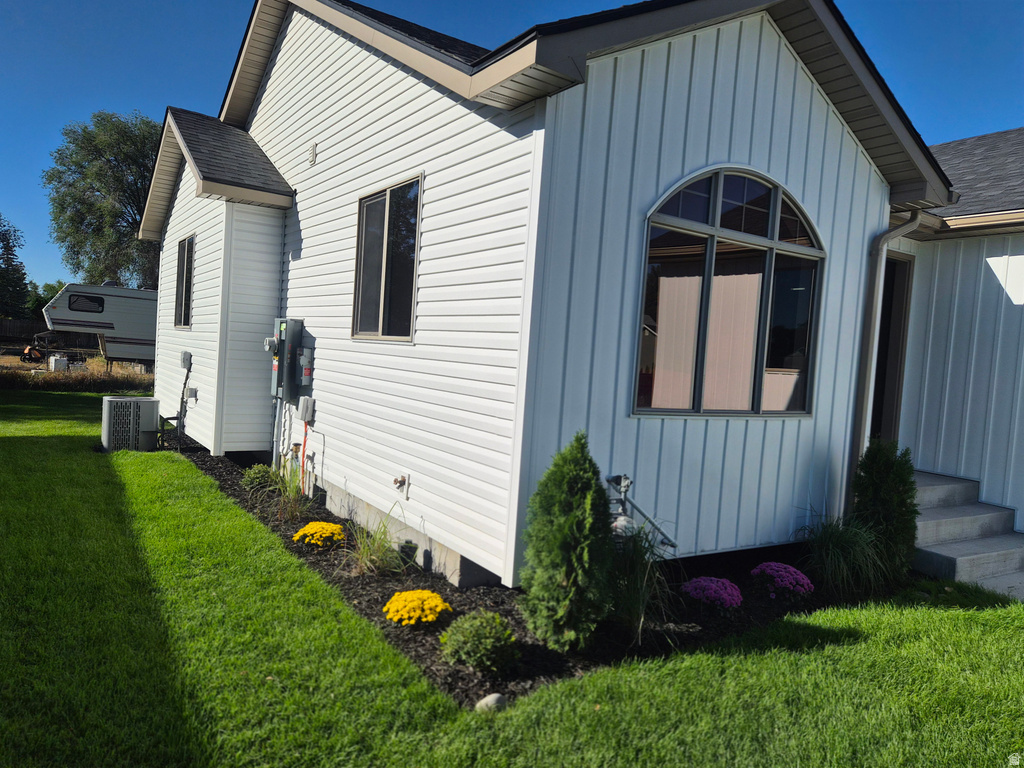 1069 HARRIS E LOOP photo 2