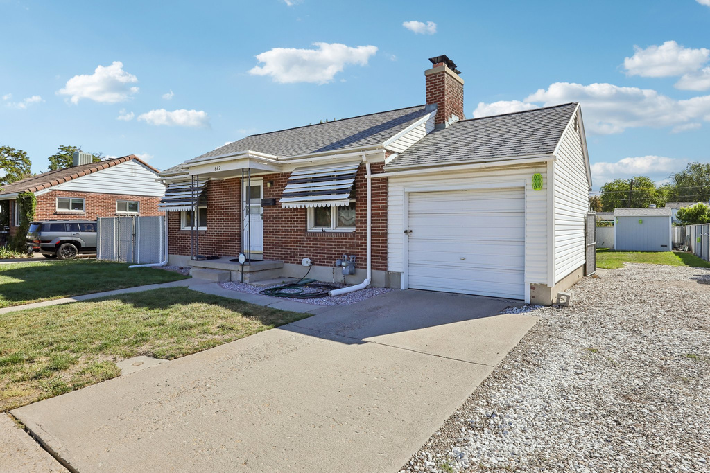 662 N GRENOBLE ST photo 2