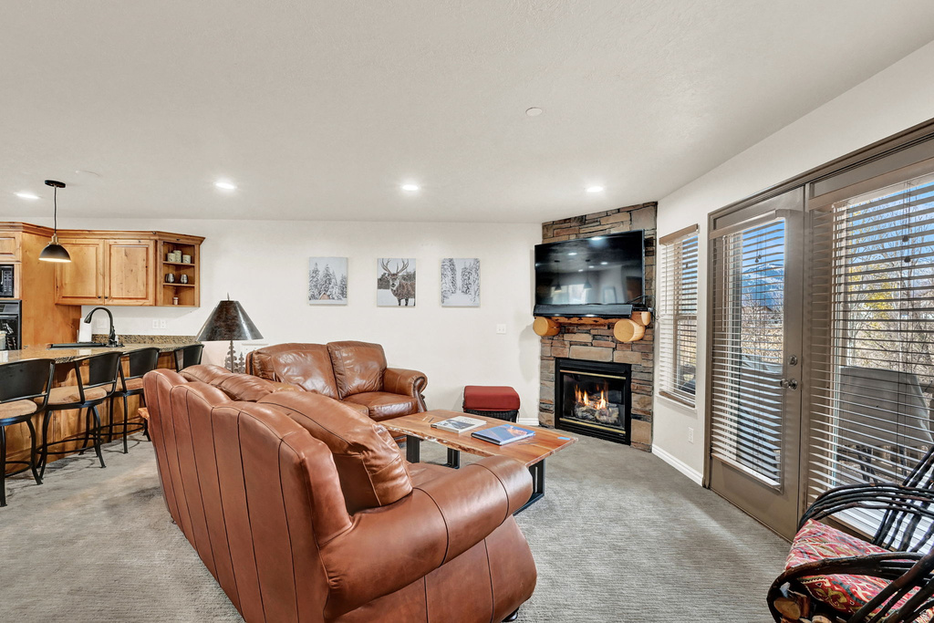 3521 N FOX RUN photo 2