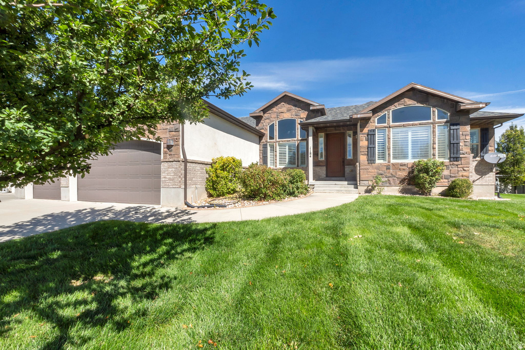 1184 W MICHAELSEN WAY photo 2