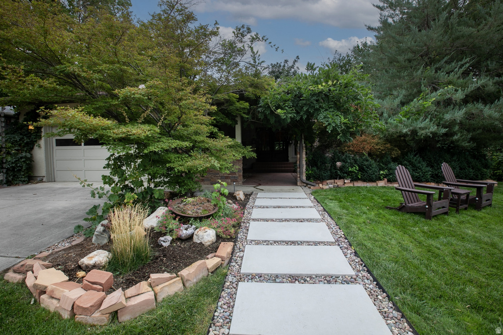 3620 E JONATHAN S DR photo 2