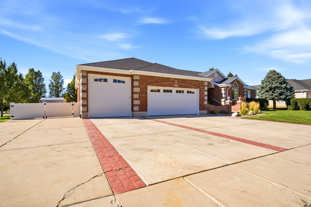 5945 S 1050 E photo 4