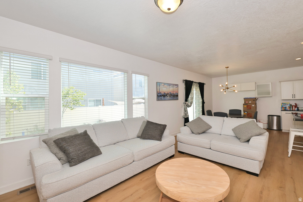 498 S PEGUSUS WAY photo 4