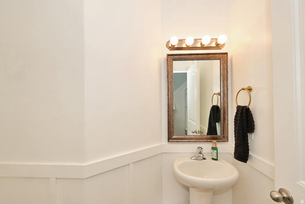498 S PEGUSUS WAY photo 3