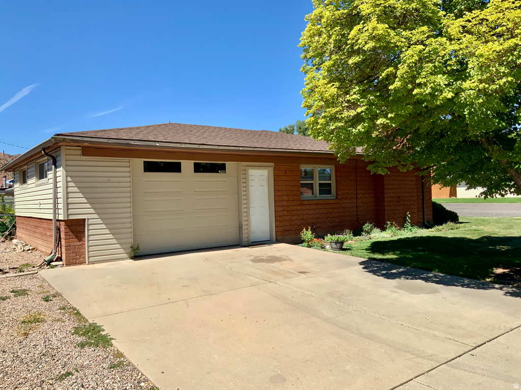 111 W 570 N photo 5
