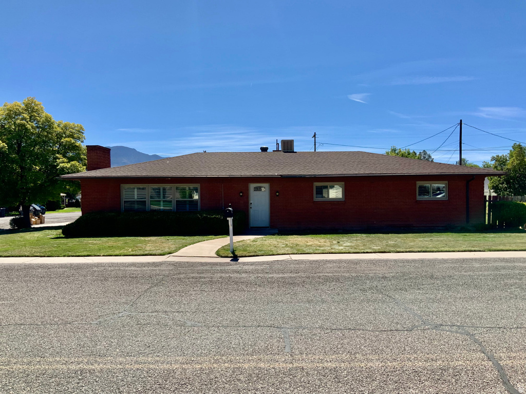 111 W 570 N photo 2