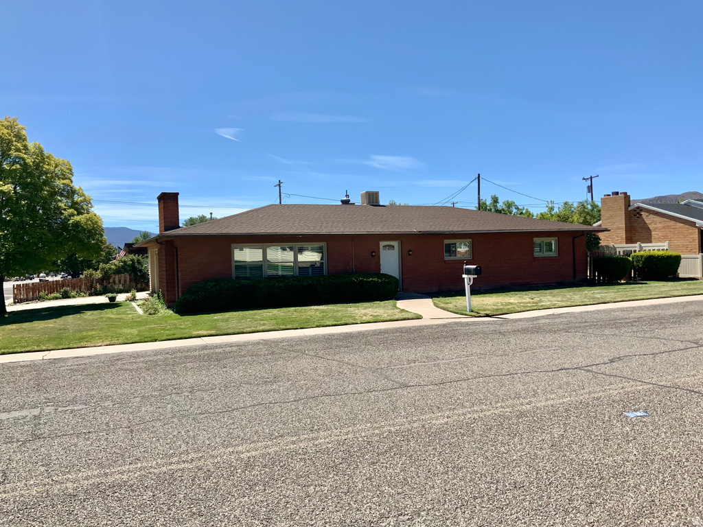 111 W 570 N photo 3