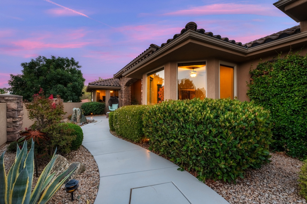 1007 N SUNSET W DR photo 2
