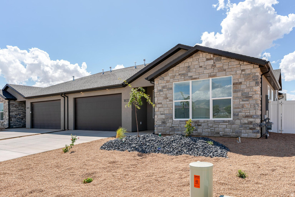 1837 N SEA EAGLE ST photo 3