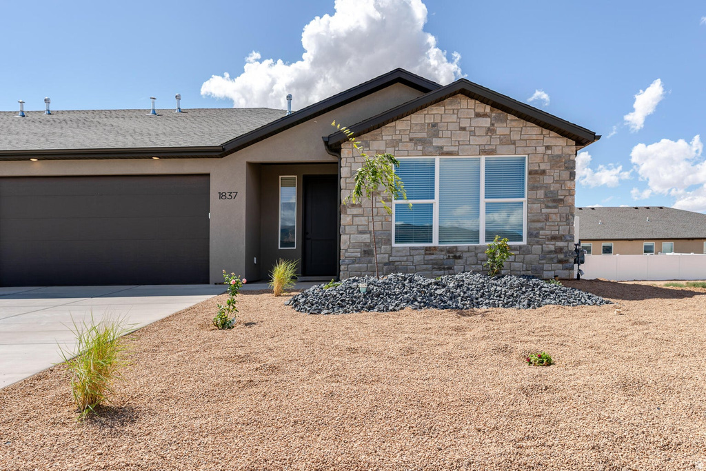 1837 N SEA EAGLE ST photo 2