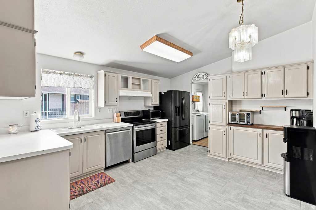 1025 N 300 W photo 3