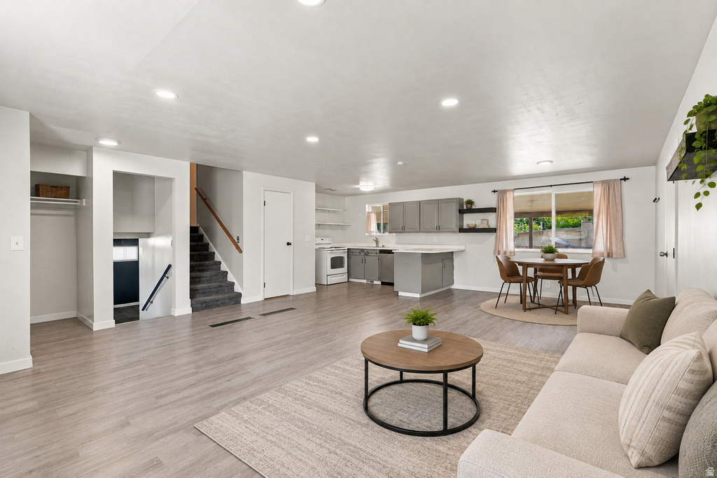 769 HILL BLVD photo 4