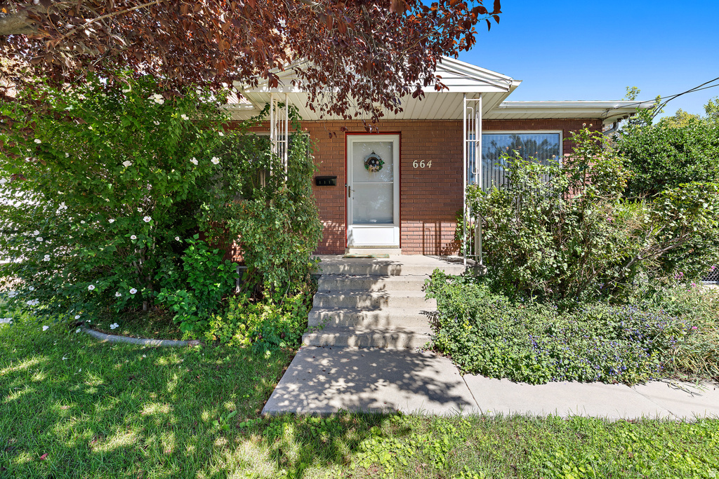 664 W WASATCH ST photo 2