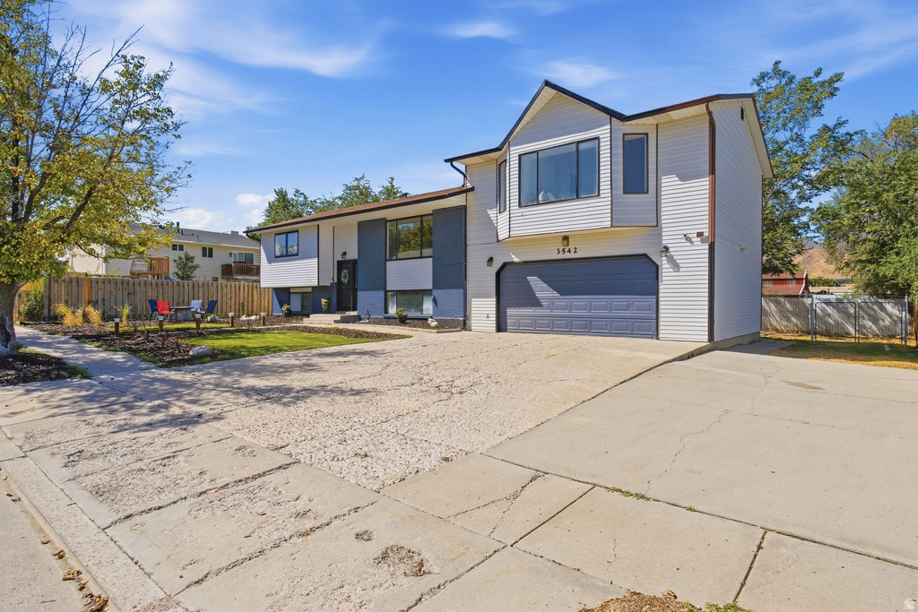 3542 S TOOLSON DR photo 2