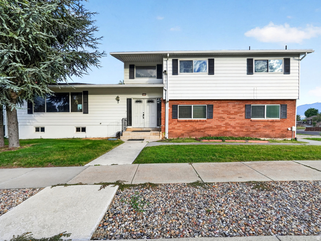 4723 MADISON AVE photo 2