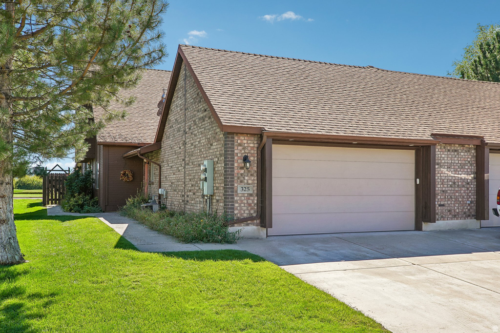 325 W WILLOW WAY photo 2