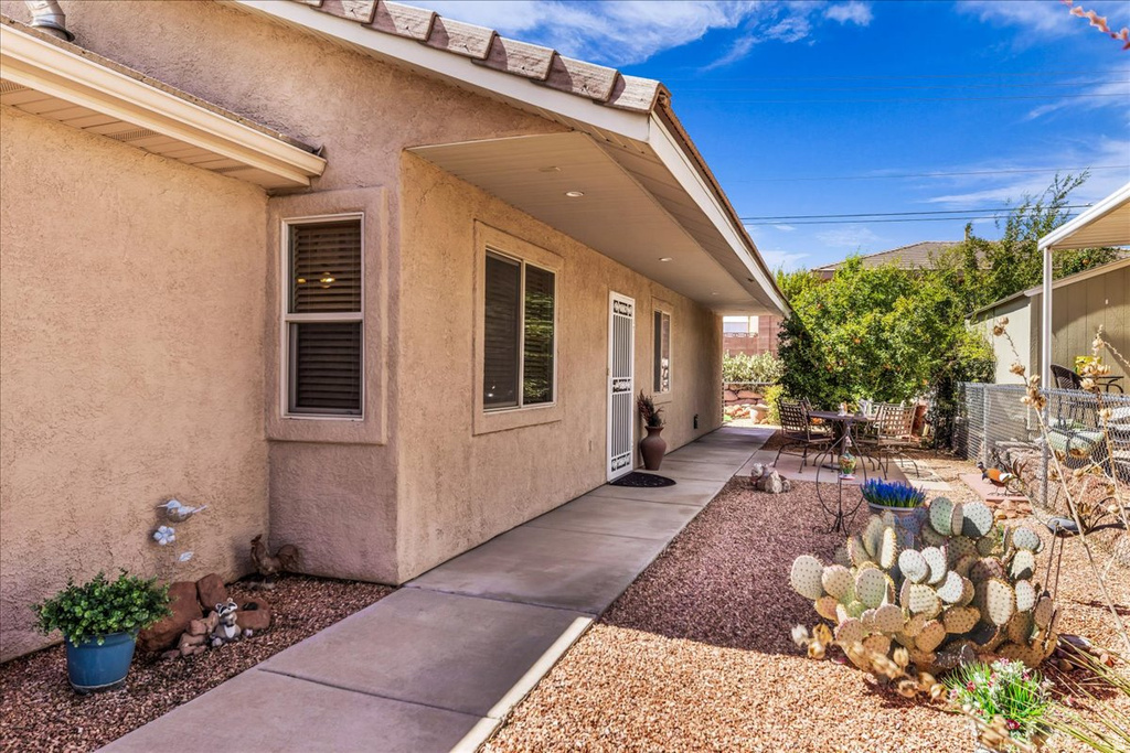 2721 E RIVERSIDE DR photo 3