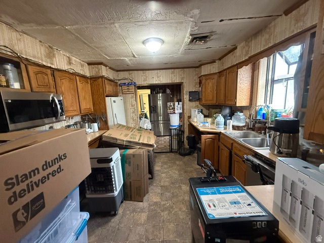 276 E MAIN ST photo 4
